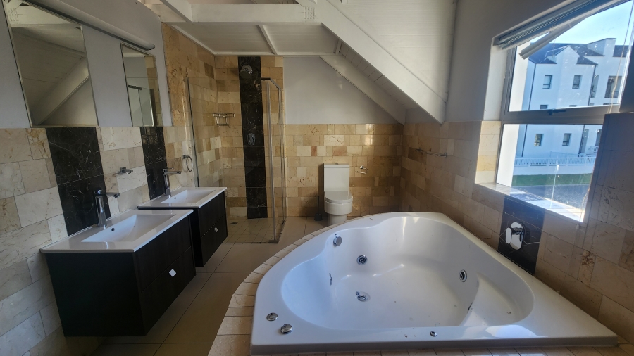 4 Bedroom Property for Sale in Westcliff Western Cape